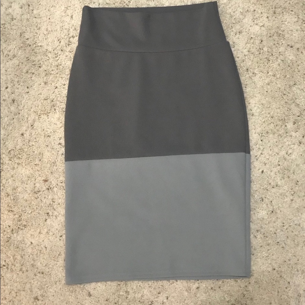 Gray LulaRoe Cassie skirt, size small EUC